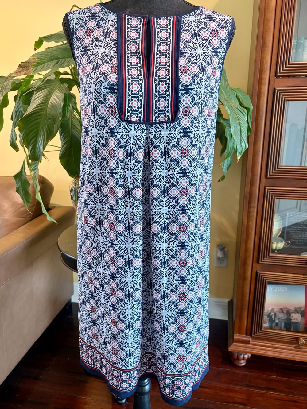 Max Studio sleeveless shift dress in a geometric print red white & blue - Small